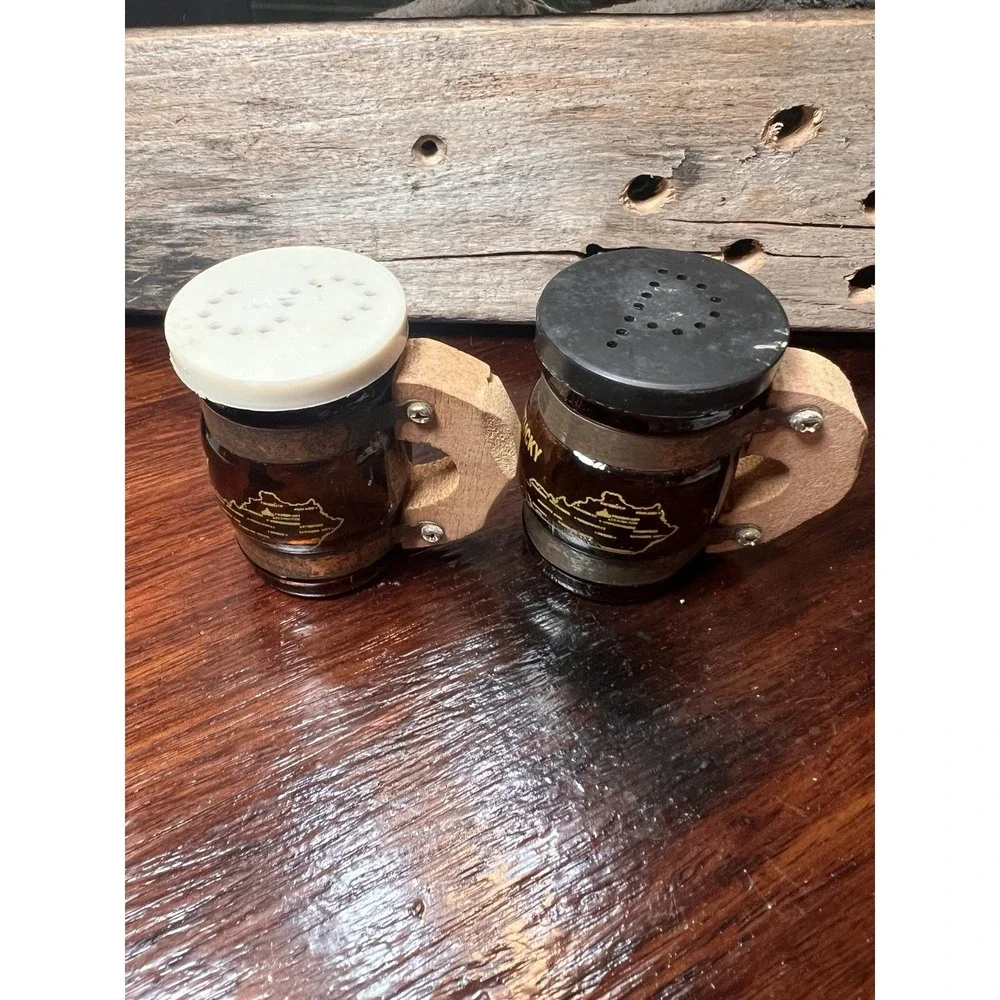 Vintage Kentucky Brown Barrel Salt & Pepper Shakers With‎ Handles Retro Rustic